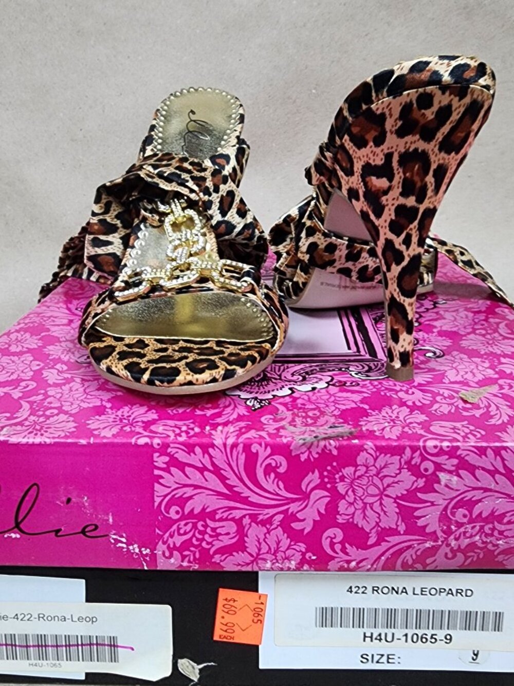 H4U-1065  Ellie 411 Rona Leopard